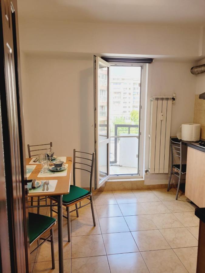 Peaceful Loft Apartment Bucharest Exterior photo